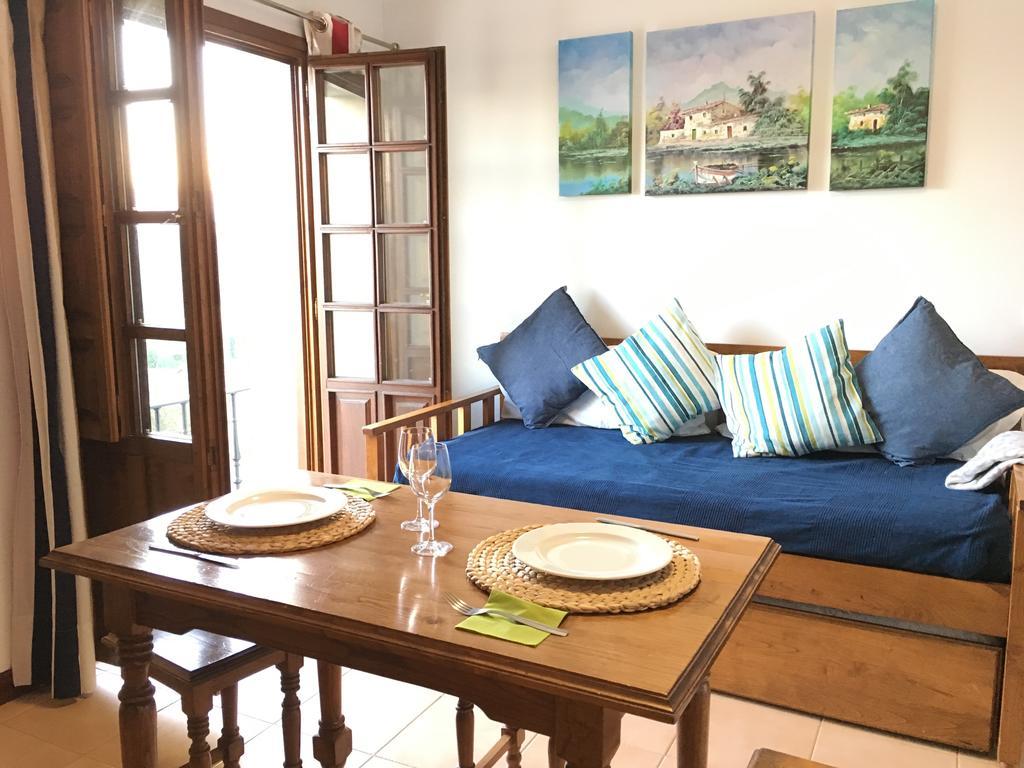 อปาร์ตาเมนโตส เอล การ์เดโอ Apartment La Revilla  ภายนอก รูปภาพ