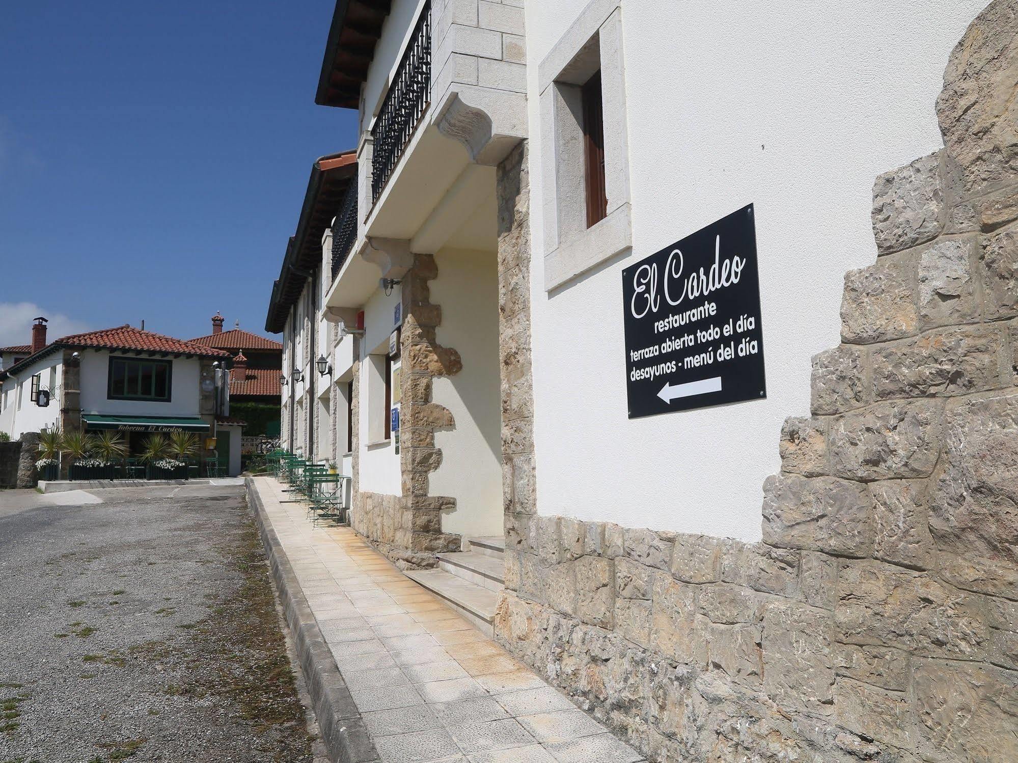 อปาร์ตาเมนโตส เอล การ์เดโอ Apartment La Revilla  ภายนอก รูปภาพ
