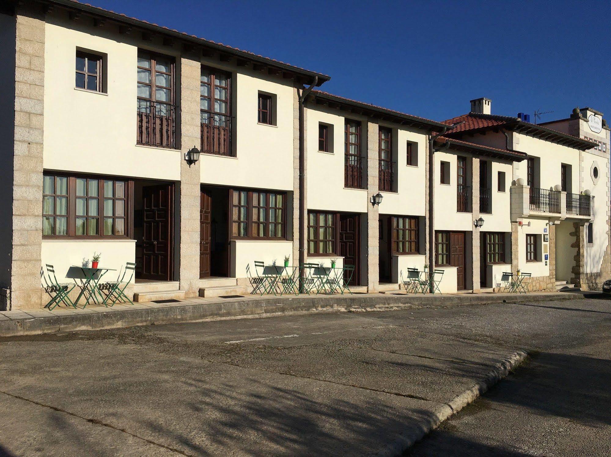 อปาร์ตาเมนโตส เอล การ์เดโอ Apartment La Revilla  ภายนอก รูปภาพ