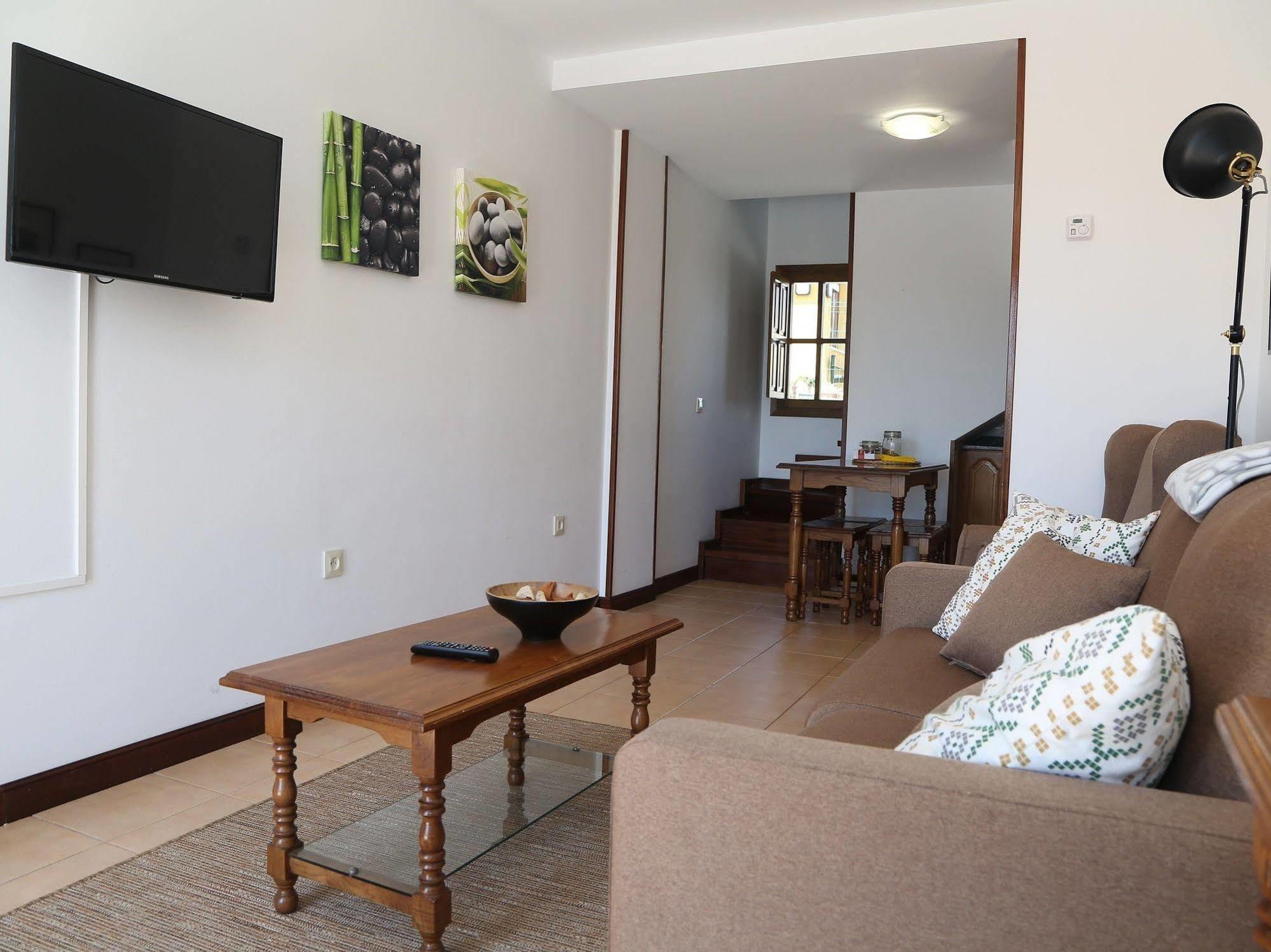 อปาร์ตาเมนโตส เอล การ์เดโอ Apartment La Revilla  ภายนอก รูปภาพ