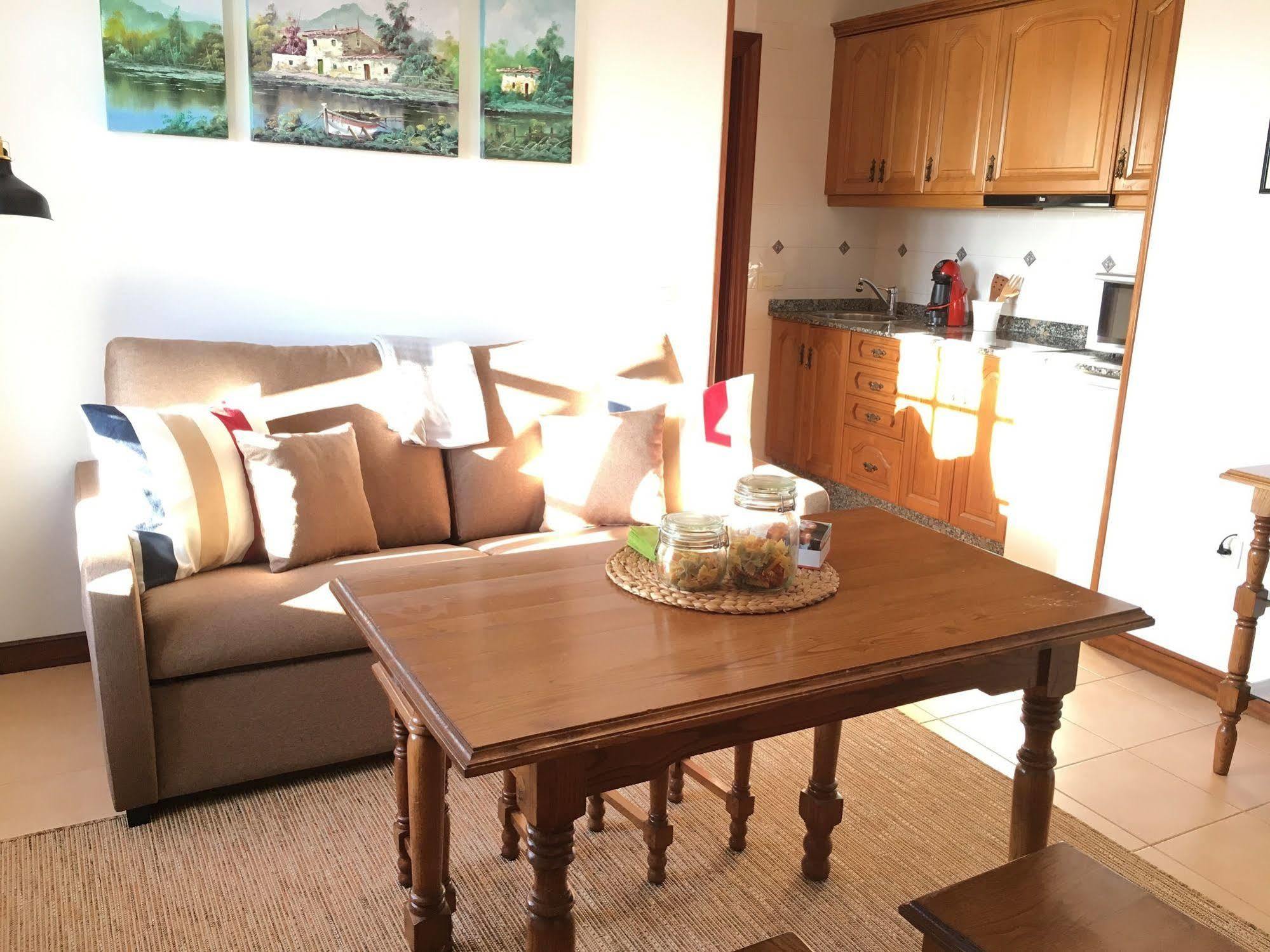 อปาร์ตาเมนโตส เอล การ์เดโอ Apartment La Revilla  ภายนอก รูปภาพ