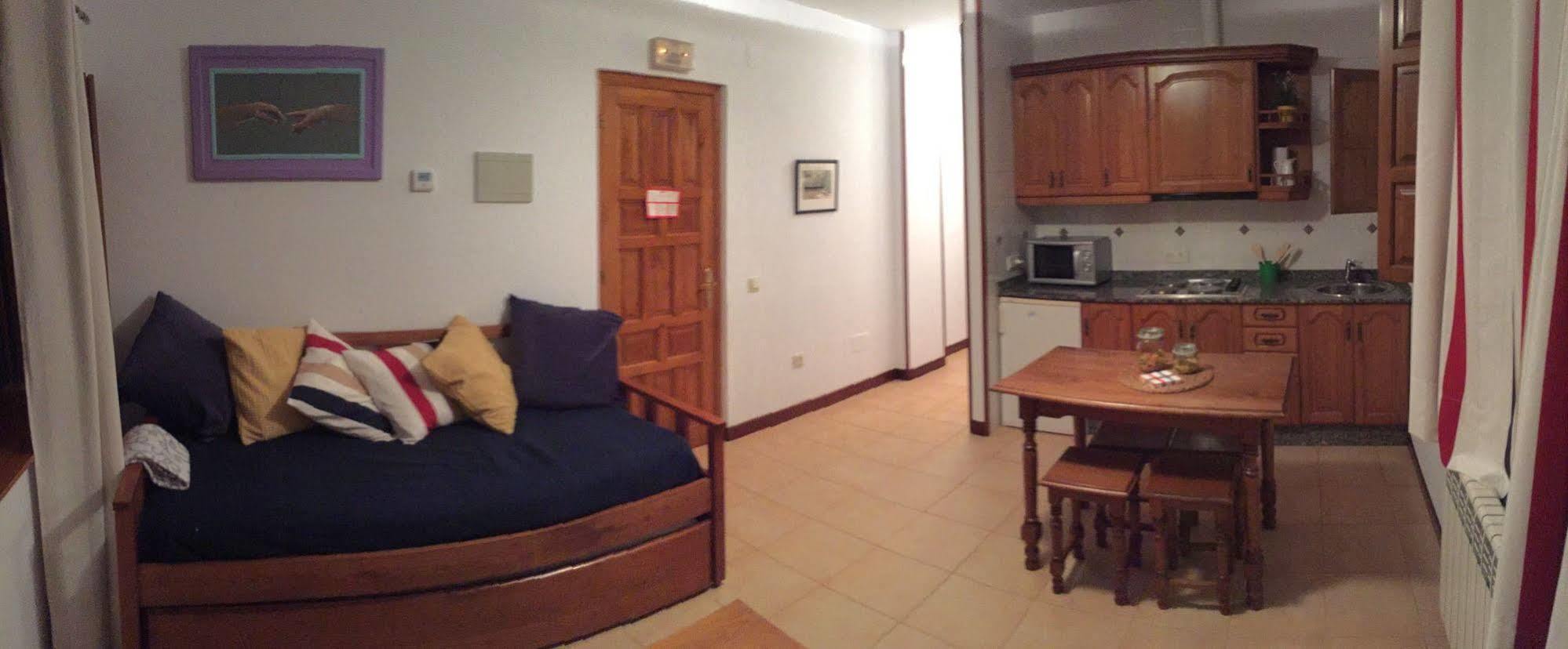 อปาร์ตาเมนโตส เอล การ์เดโอ Apartment La Revilla  ภายนอก รูปภาพ